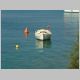 Boot mit roten Bojen und gelbem Ball.JPG